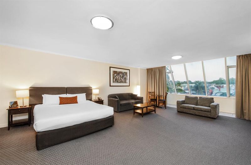 Adelaide Meridien Hotel room 