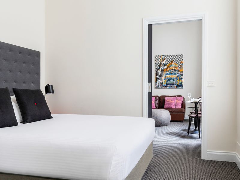 quality apartments Melbourne hotel in the cad